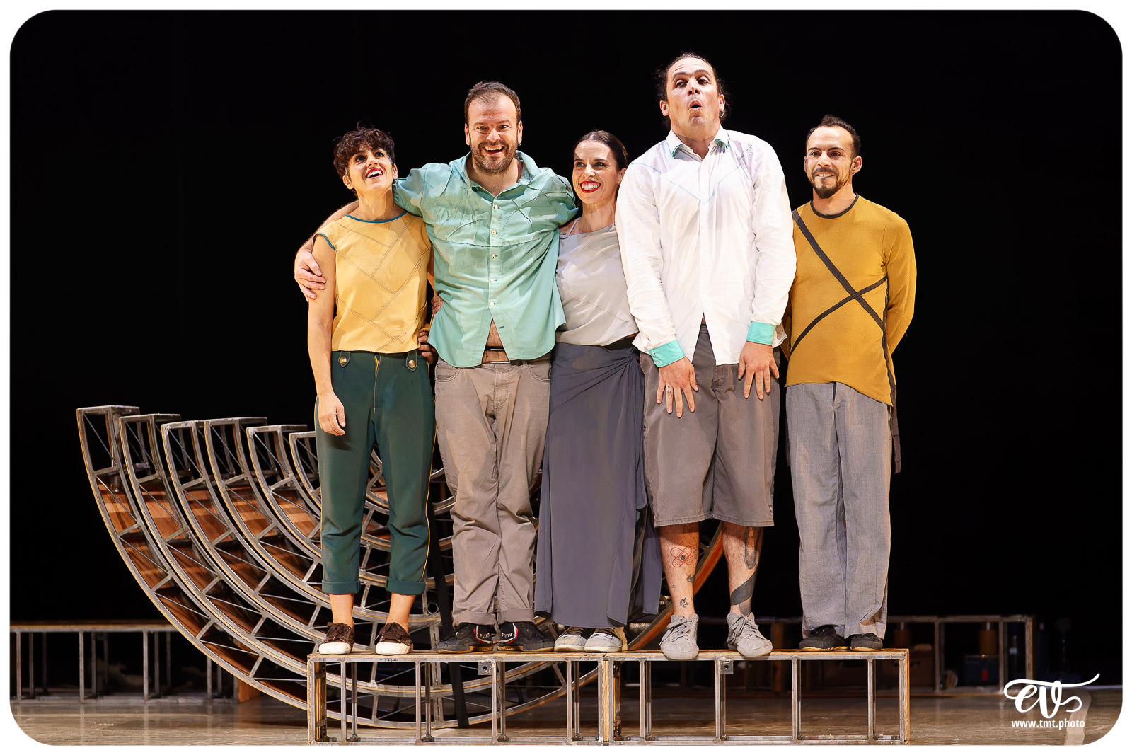 ESENCIAL (VAIVEN CIRCO)